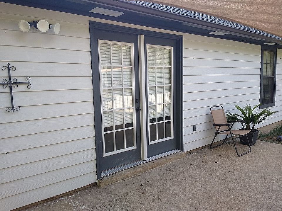 2nd image of 1120 Graham Rd