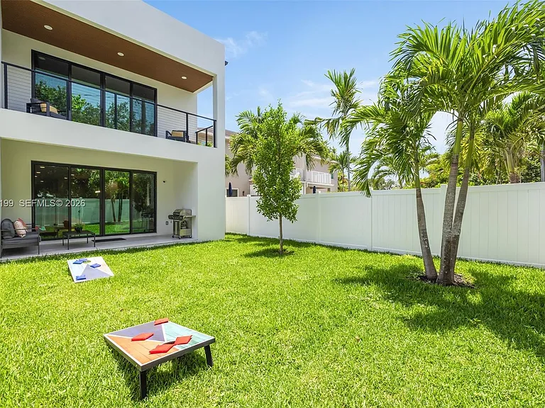 703 SW 17th St — Photo 38