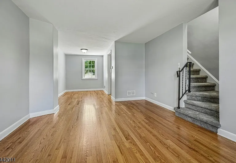 93 Centennial Ave — Photo 6