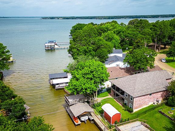 3rd image of 162 Baywood Blvd