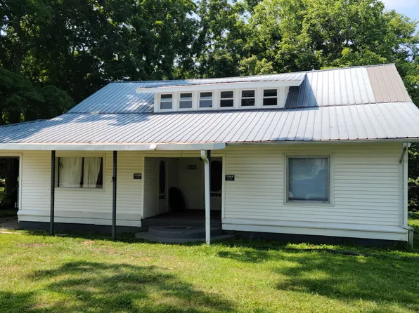 709 Main St, Burns, TN 37029