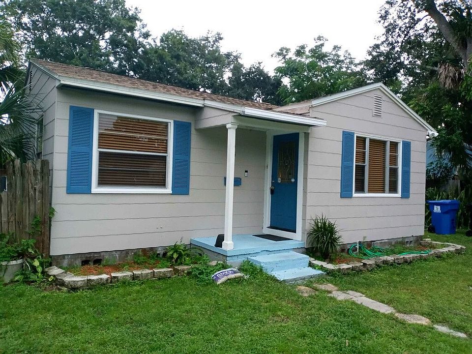 1st image of 814 60th Ave NE
