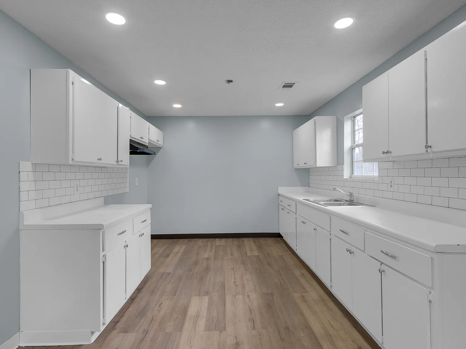 4 bed, $1,550 — Photo 4
