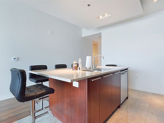 5th image of 4471 Dean Martin Dr Unit 3904