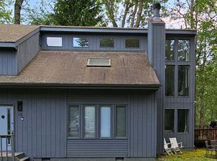 628 Forest Dr, Tobyhanna, PA 18466