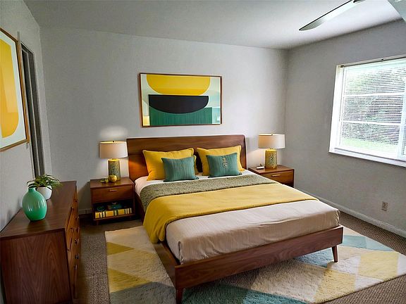 4th image of 124 NE 19th Court #112B