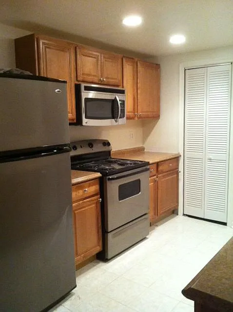 Building Photo - 2115 1st St NW #B