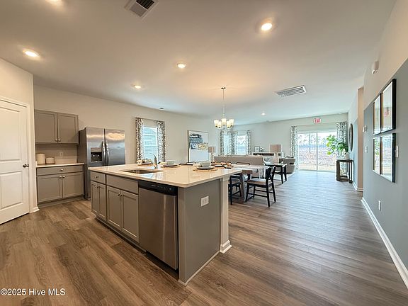 5th image of 5342 Meagan Lane NE