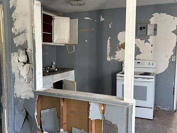 5th image of 2073 Foster Ln