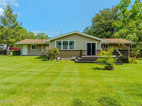 3rd image of 805 Wesley Rd