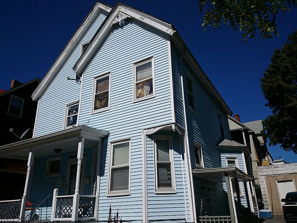 2nd image of 10 Holiday St