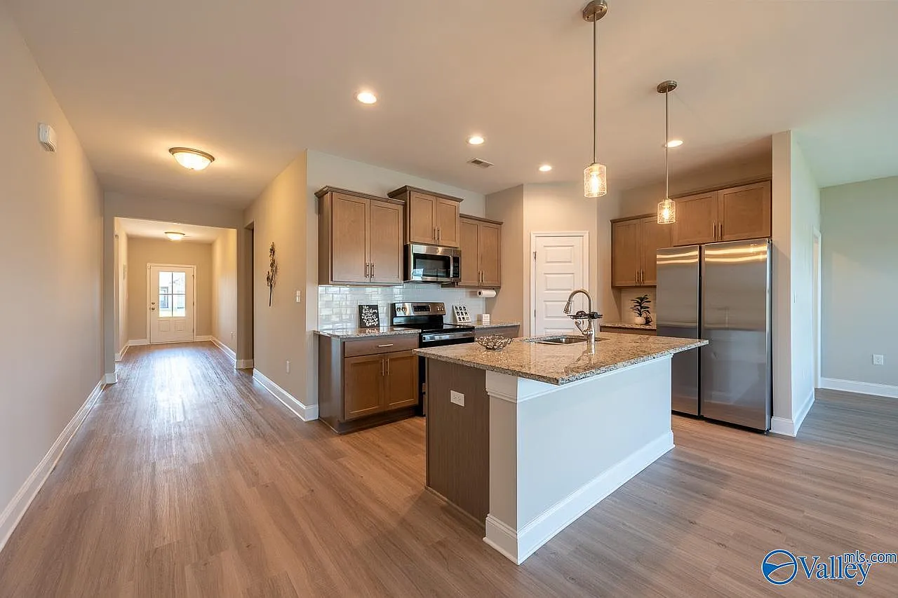 4 bed, 2.0 bath, 1972 sqft, $2,000 — Photo 3