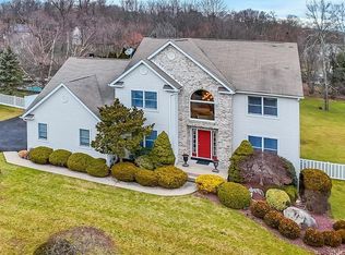 12 Biret Dr, Airmont, NY 10952
