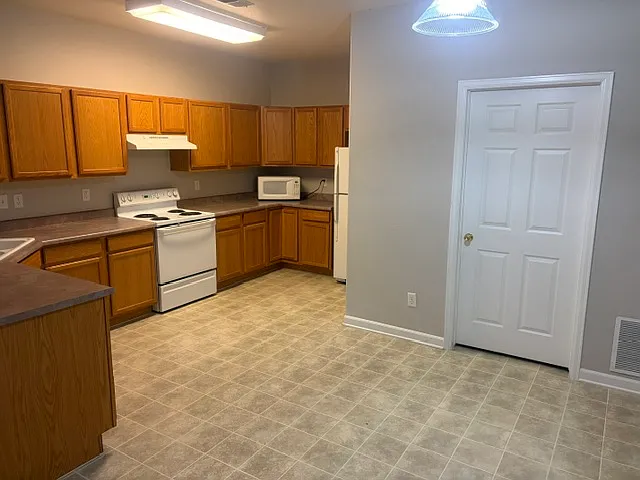 2 bed, 1267 sqft, $1,700 — Photo 2