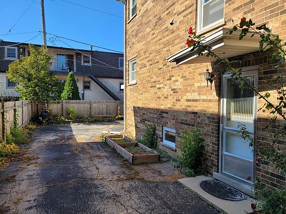 4th image of 4418 Vernon Ave