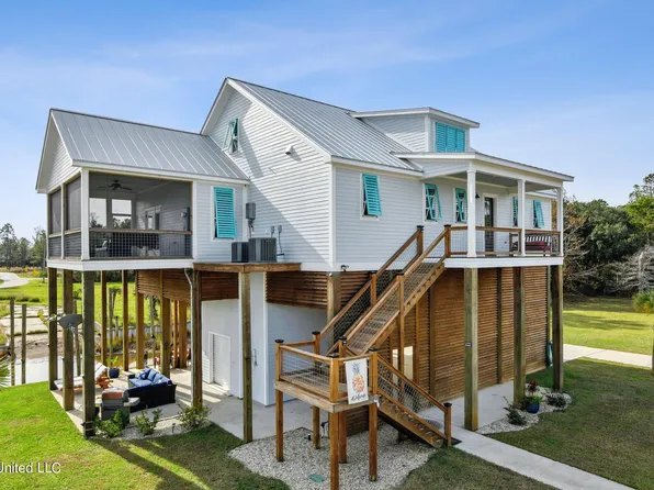 2422 Hau St, Diamondhead, MS 39525