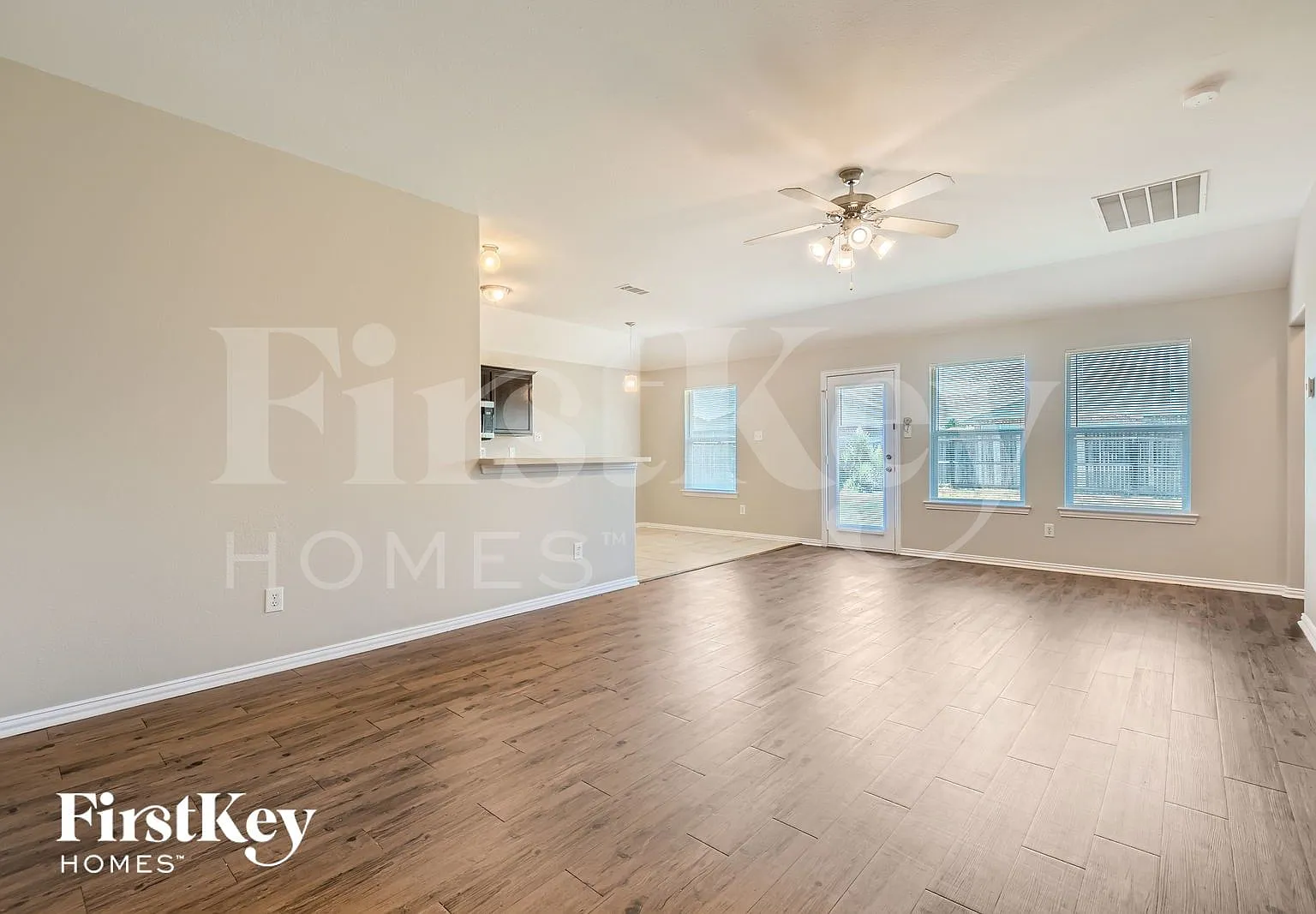 3 bed, 2.0 bath, 1345 sqft, $1,955 — Photo 4