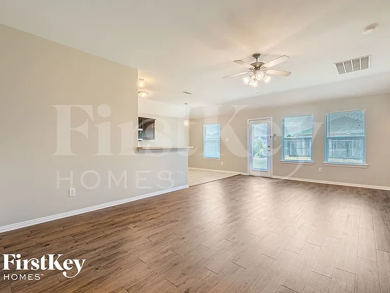 1825 Ridgecrest Dr — Photo 4