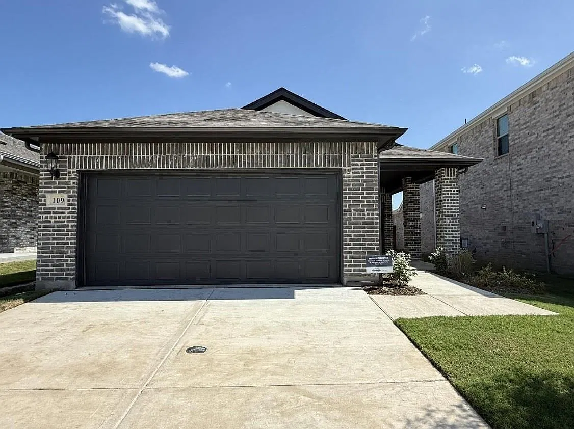 3 bed, 1566 sqft, $2,250 — Photo 1