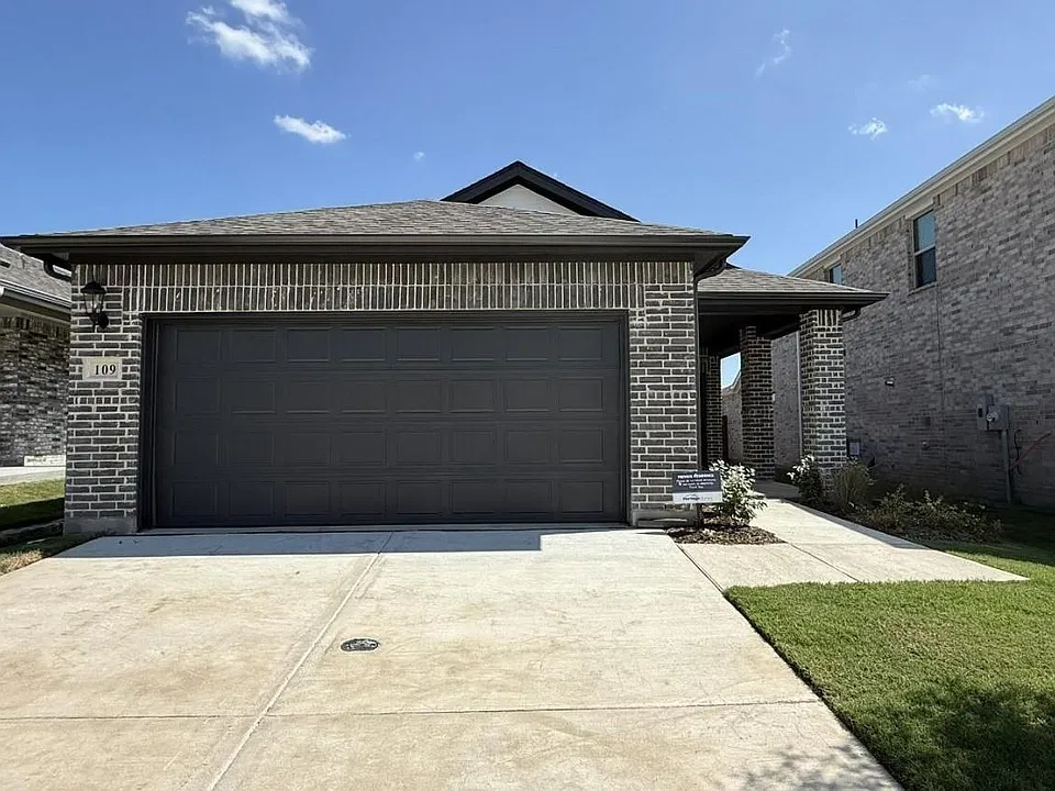 109 Greenbriar Dr