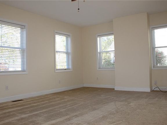 2nd image of 1703 Bain St