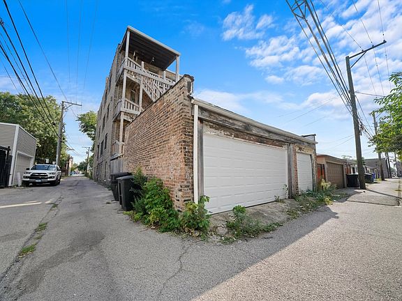 4th image of 3414 W Medill Ave
