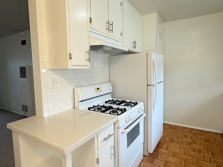 848 Carillo Dr #E — Photo 11