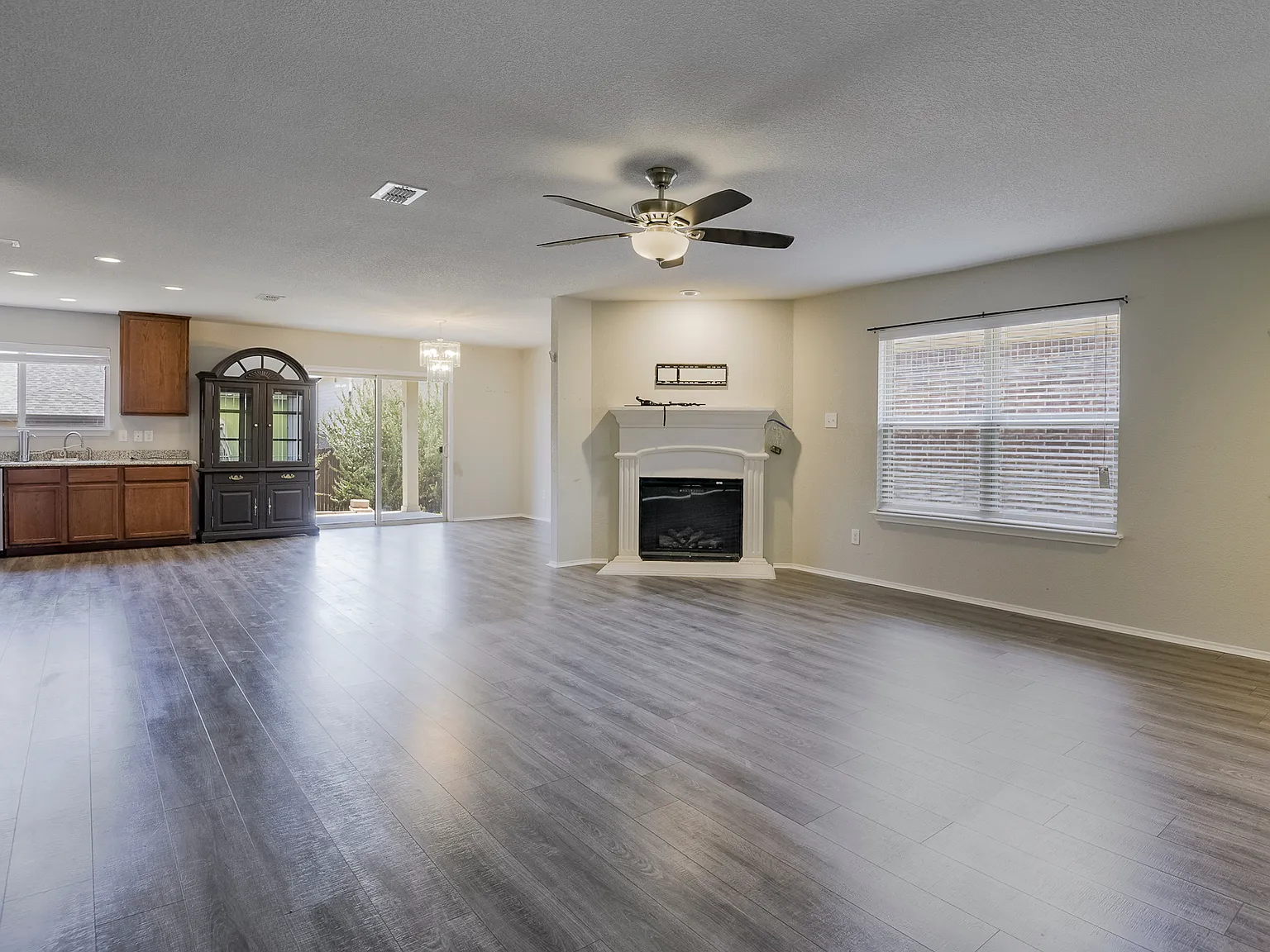 3 bed, 1788 sqft, $2,350 — Photo 3