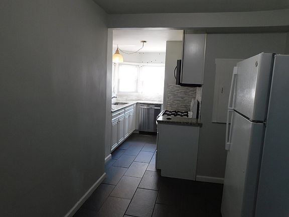 5th image of 23546 Glenbrook Ave