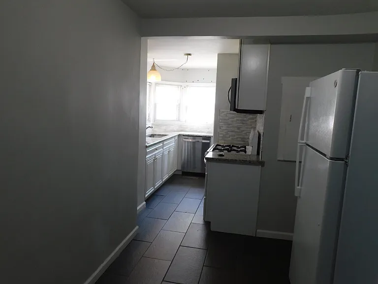 23546 Glenbrook Ave — Photo 5