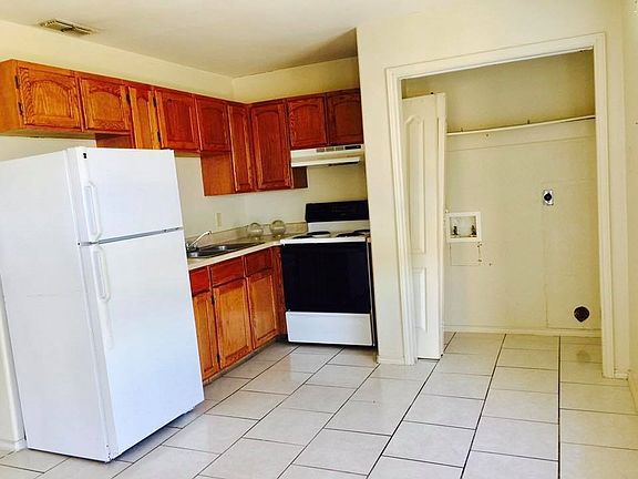3rd image of 203 Alicante Dr