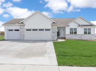 2197 Royal Oak Ridge Rd, Marion, IA 52302