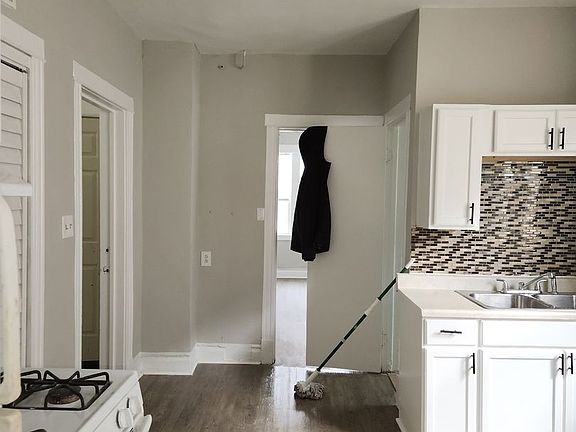 3rd image of 4446 S Hermitage Ave #2F