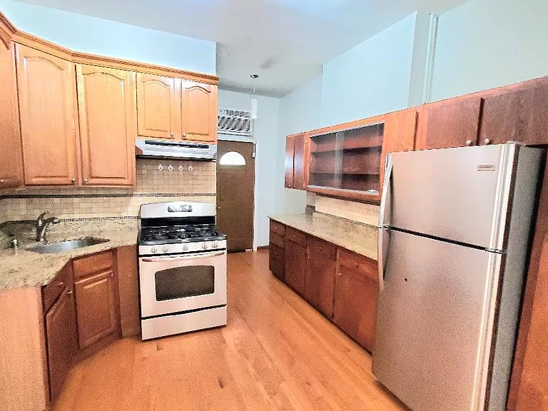 416 Woodward Ave #1R — Photo 1