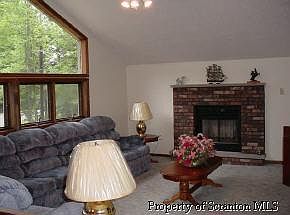 4th image of 19 Elmwood Ct