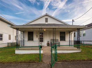 1021 10th St, Nitro, WV 25143