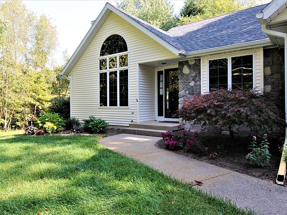 2nd image of 8599 Meadow Rock Dr NE