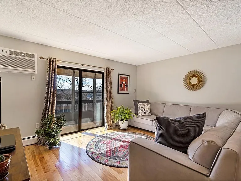 180 Green St #204 — Photo 6
