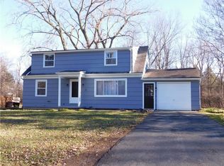 32 Colony Ln, Rochester, NY 14623