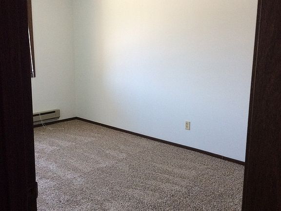5th image of 2050 Meadow Ln APT 9