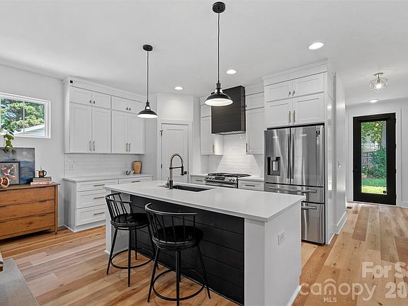 5th image of 1642 Longfellow St