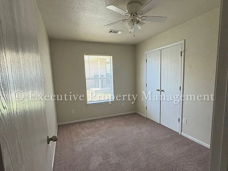 208 Janelle Dr — Photo 15