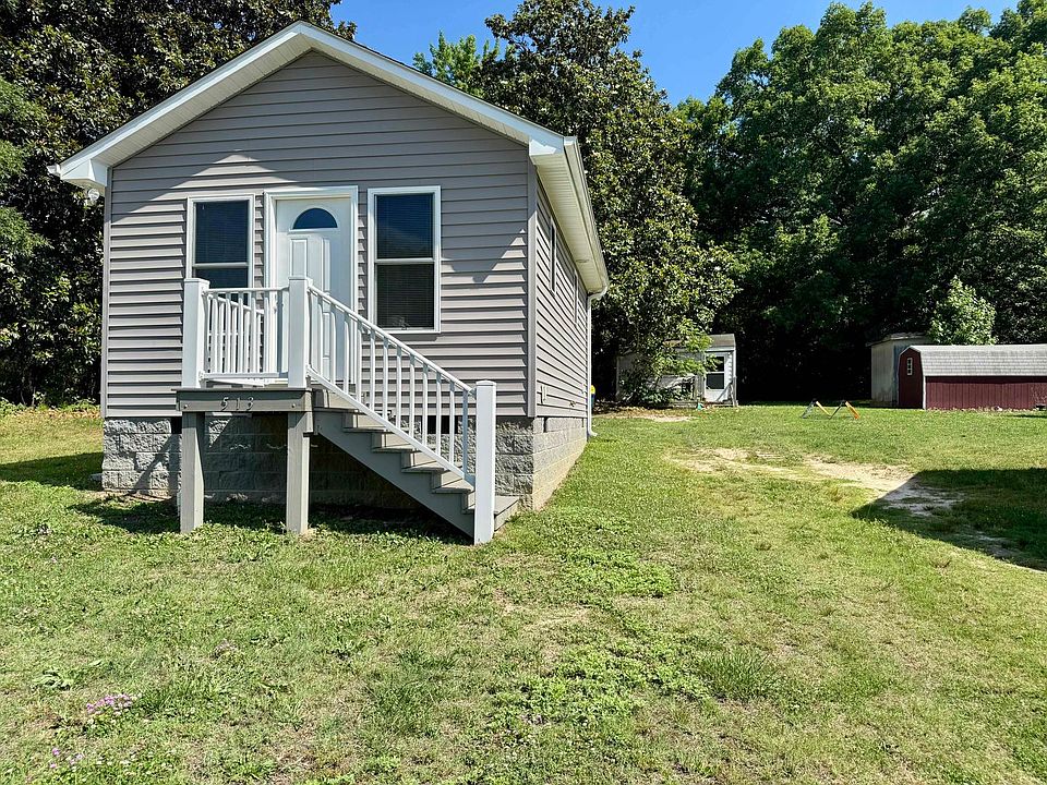 1st image of 513 Pleasant St