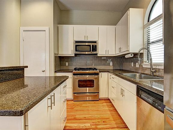 3rd image of 2502 Brinkman St
