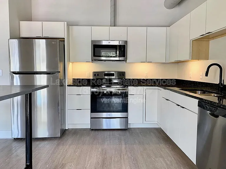 708 Wealthy St SE #H — Photo 6