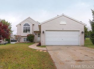 138 Rollingwood Dr NE, Rockford, MI