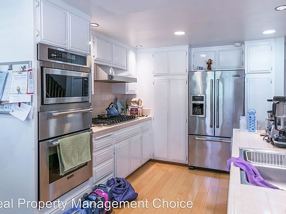 3rd image of 708 El Redondo Ave #1