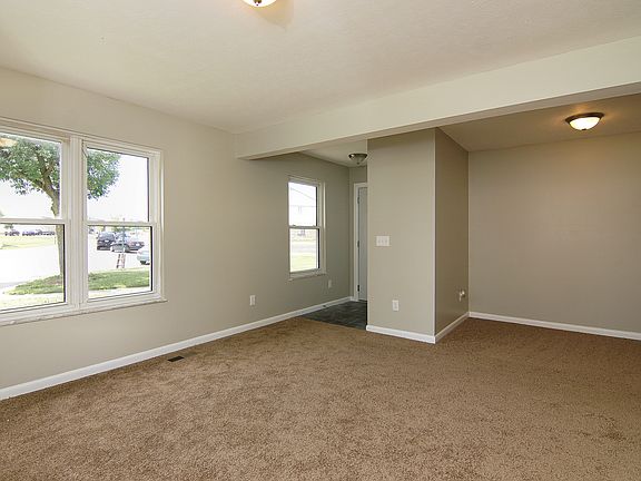 3rd image of 1095 Parkridge Ct APT 4