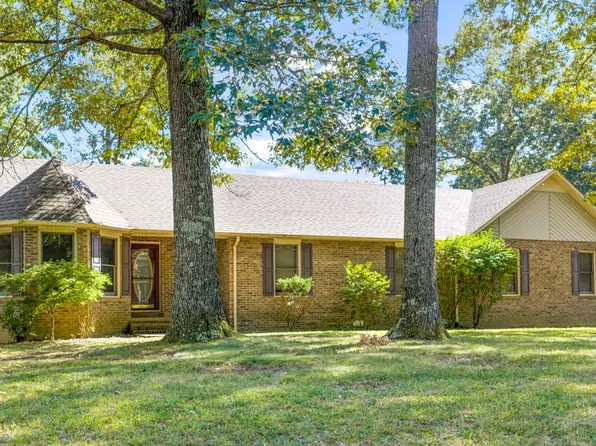 366 Oak Leaf Cir, Winchester, TN 37398
