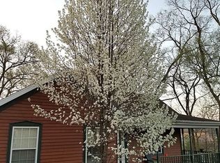 215 N Vine St, Mineral Point, WI 53565